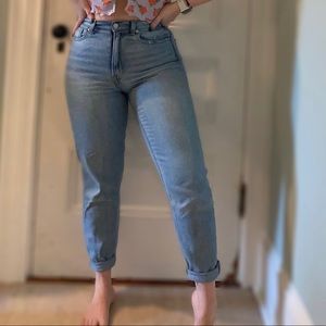 ~SOLD~American Eagle light wash MOM JEAN